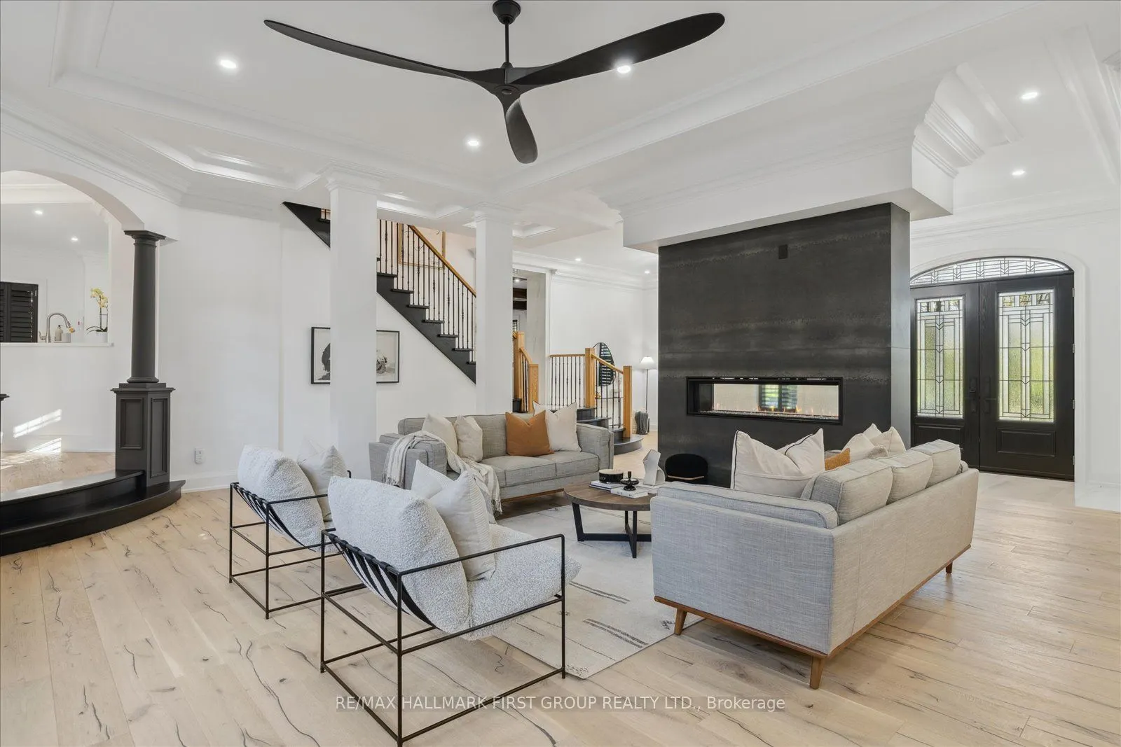 134 Front Street E