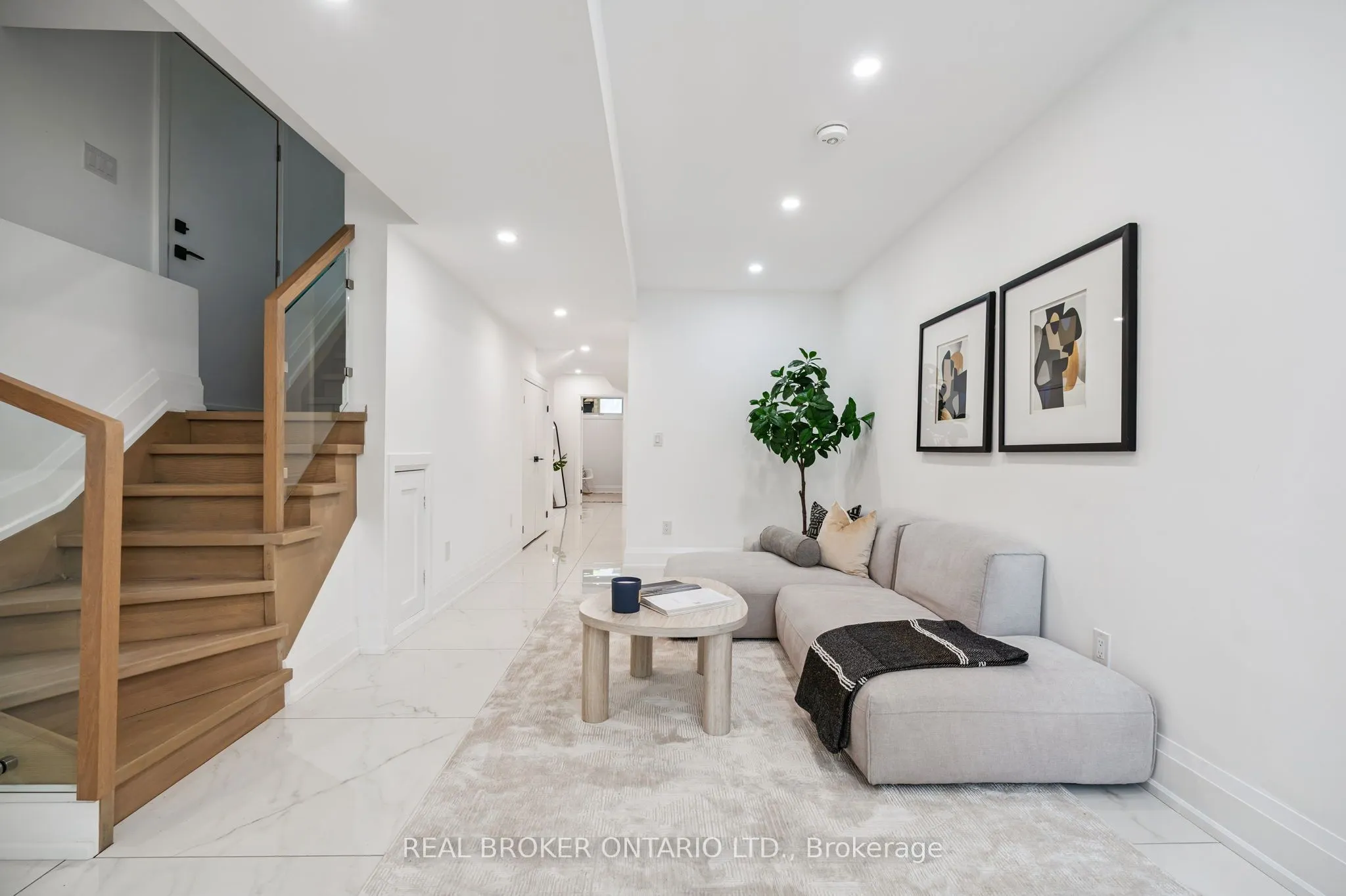 98 Hogarth Avenue