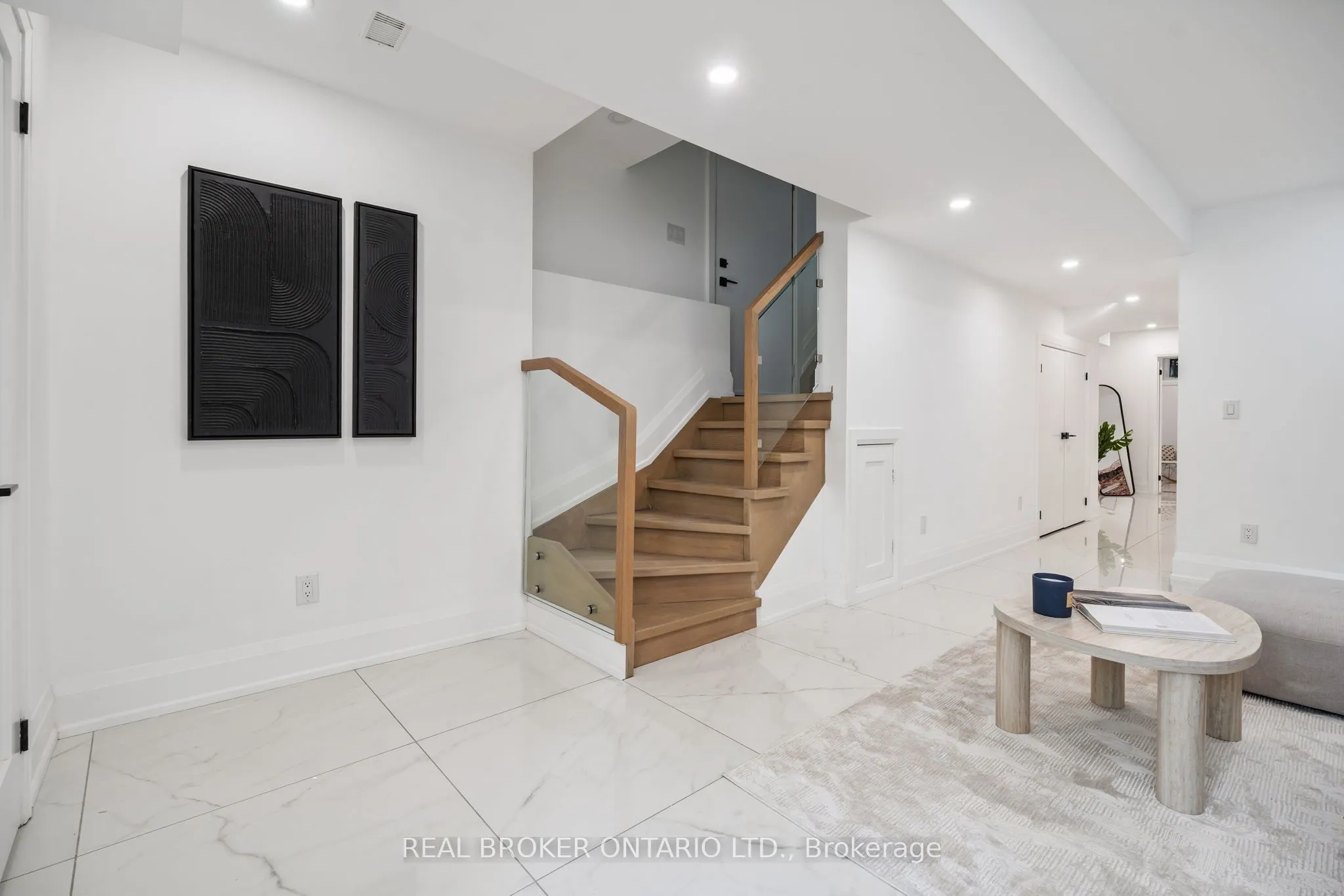 98 Hogarth Avenue