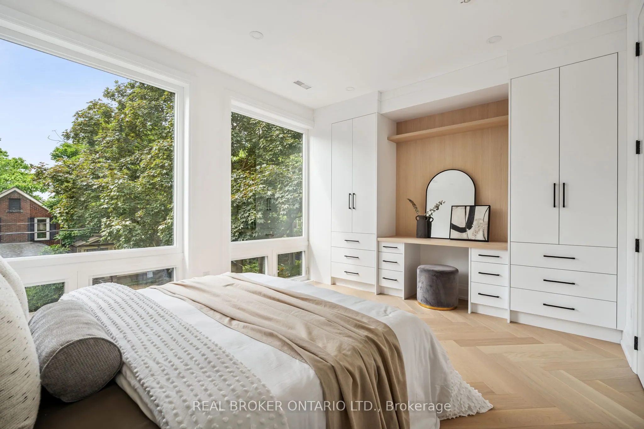 98 Hogarth Avenue