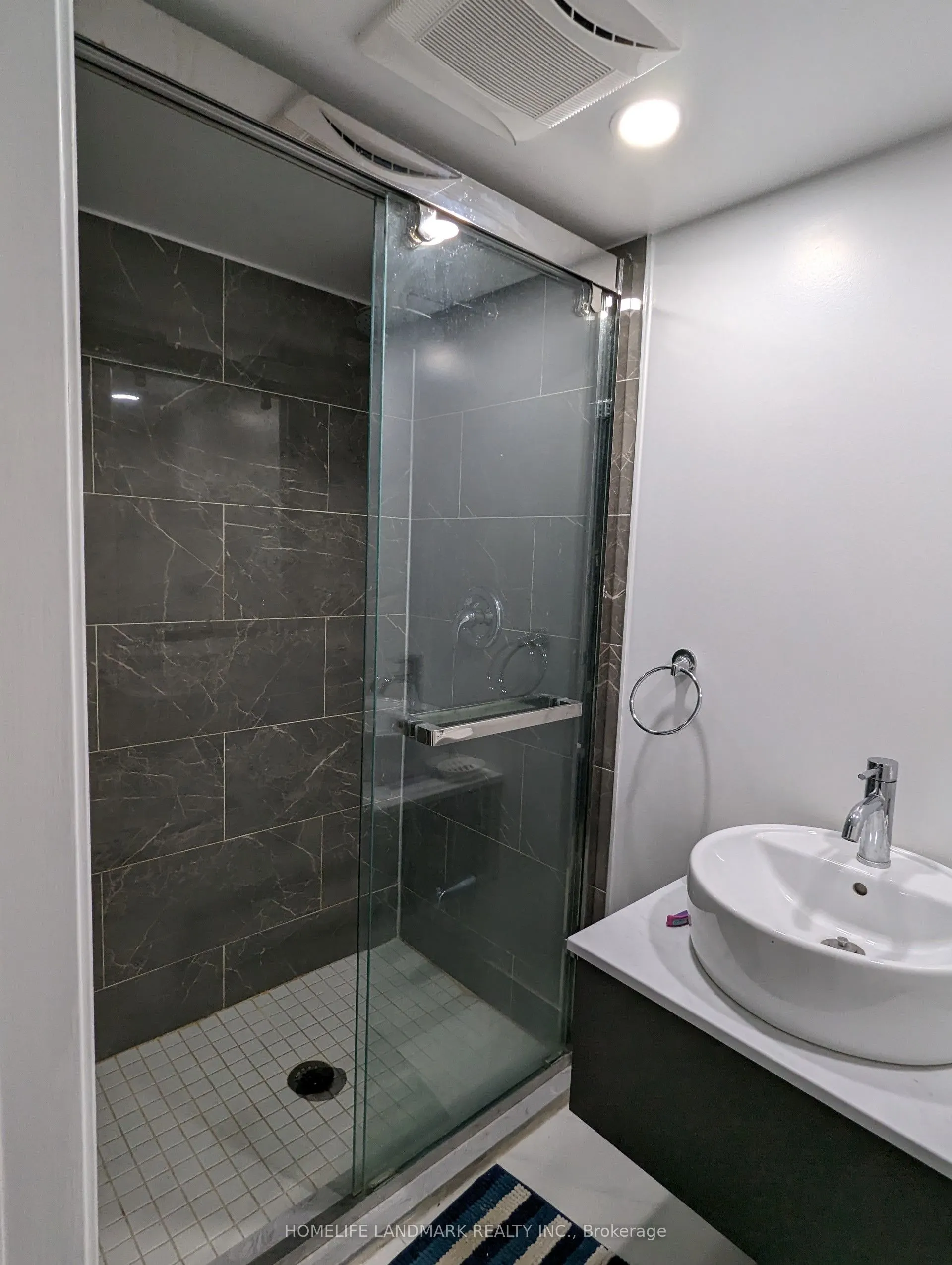 168 Lynnbrook (Lower Level) Drive