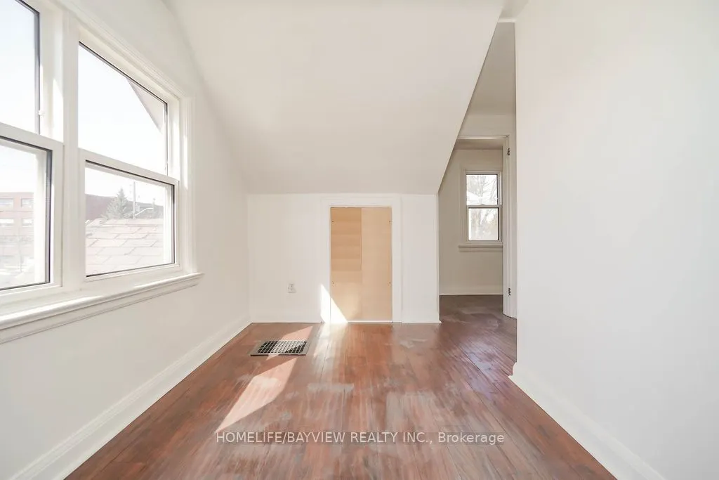 187 Park Road S