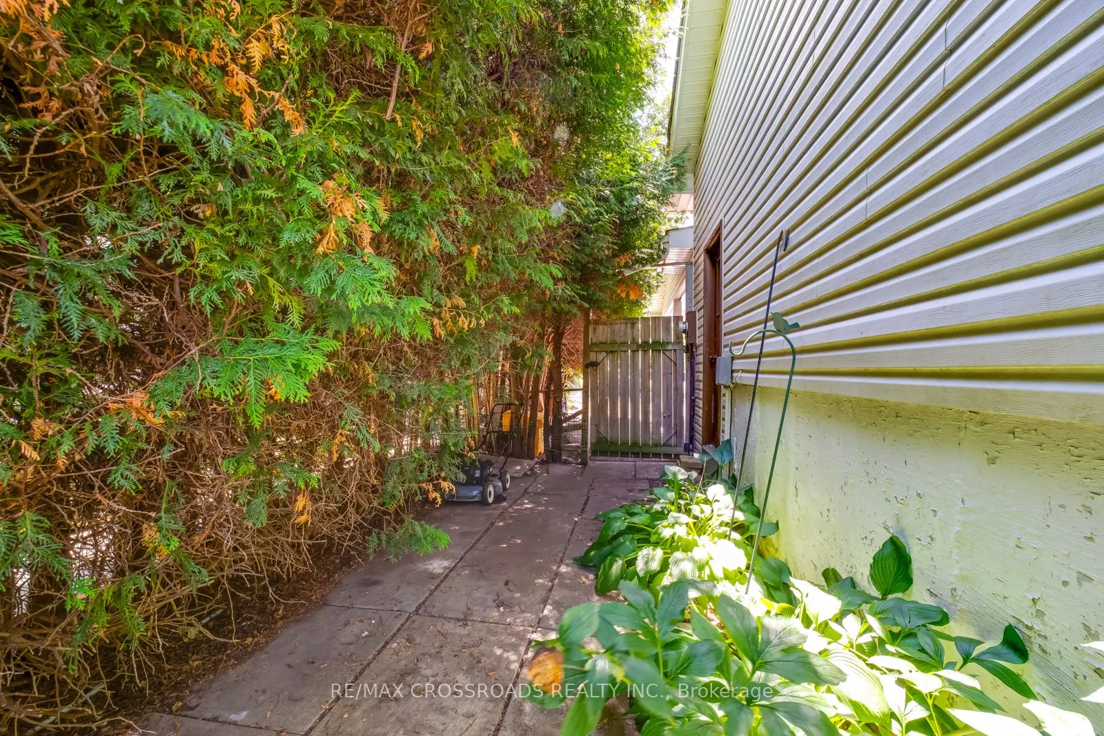 20 Deerpark Crescent