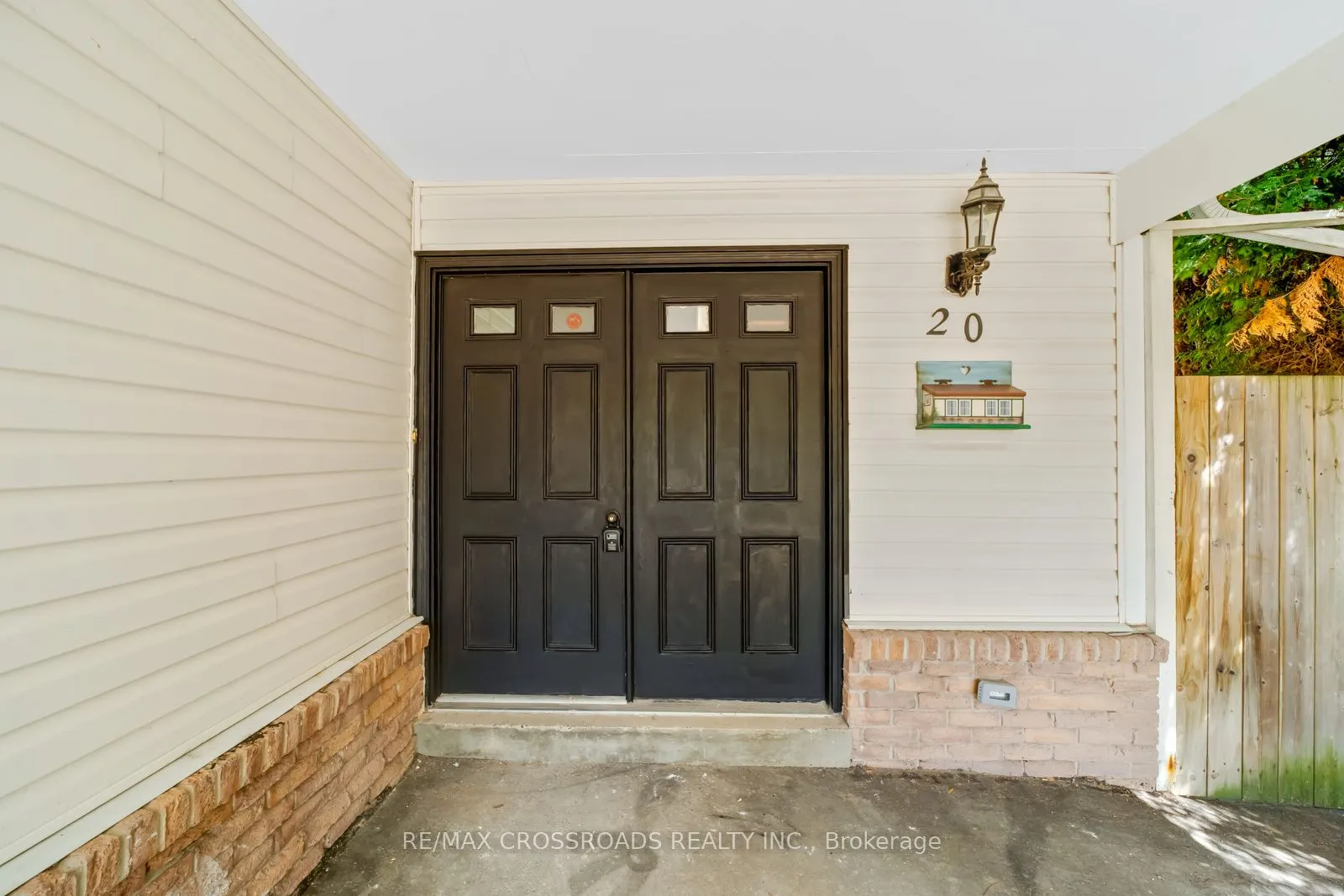 20 Deerpark Crescent