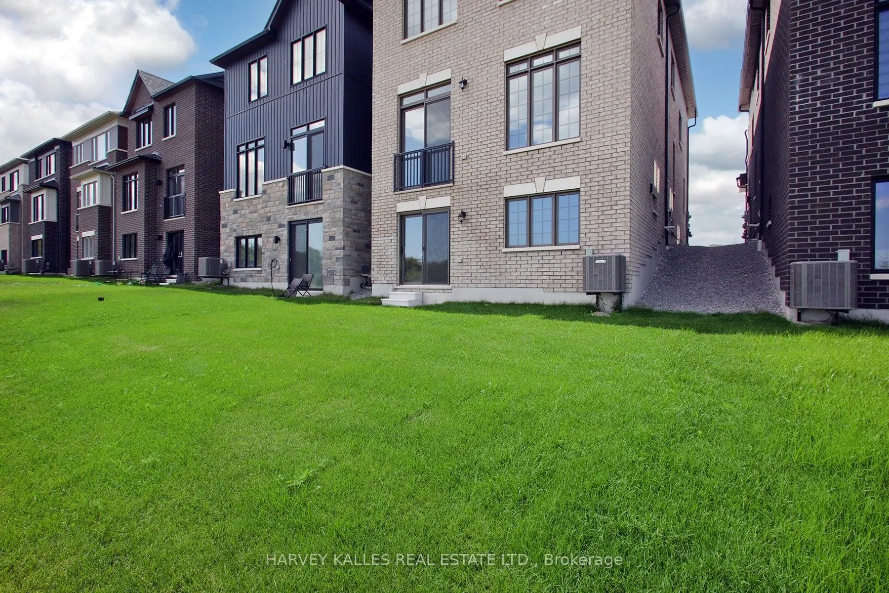 1077 Zircon Manor
