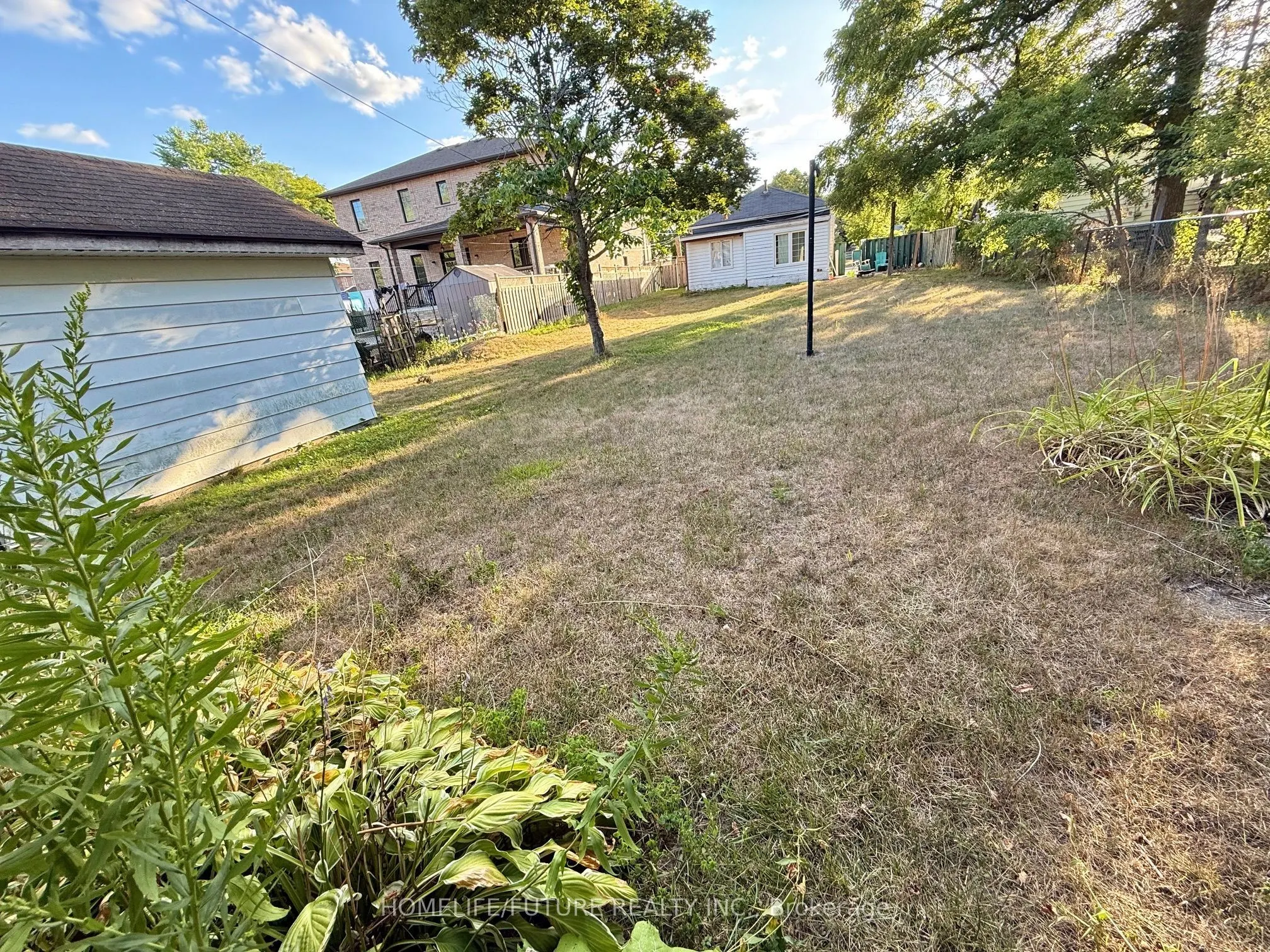 5 Weir Crescent