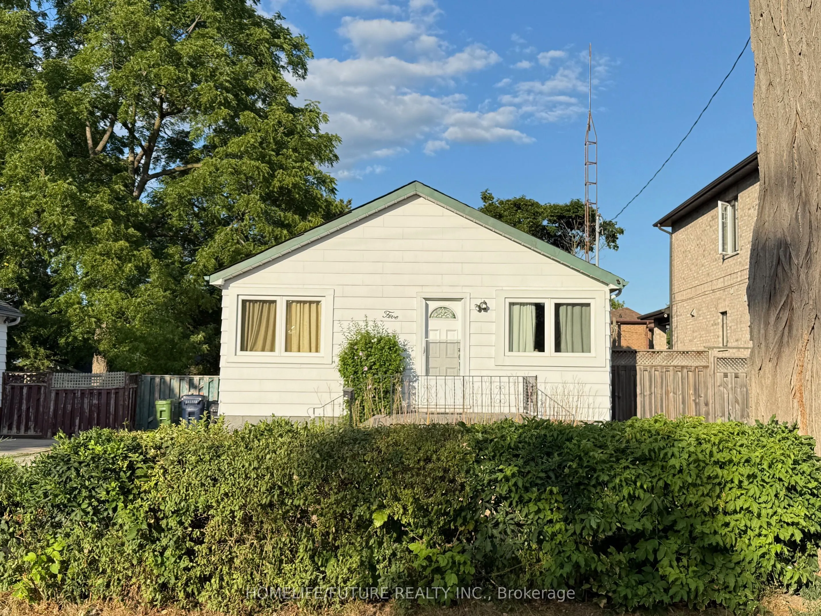 5 Weir Crescent