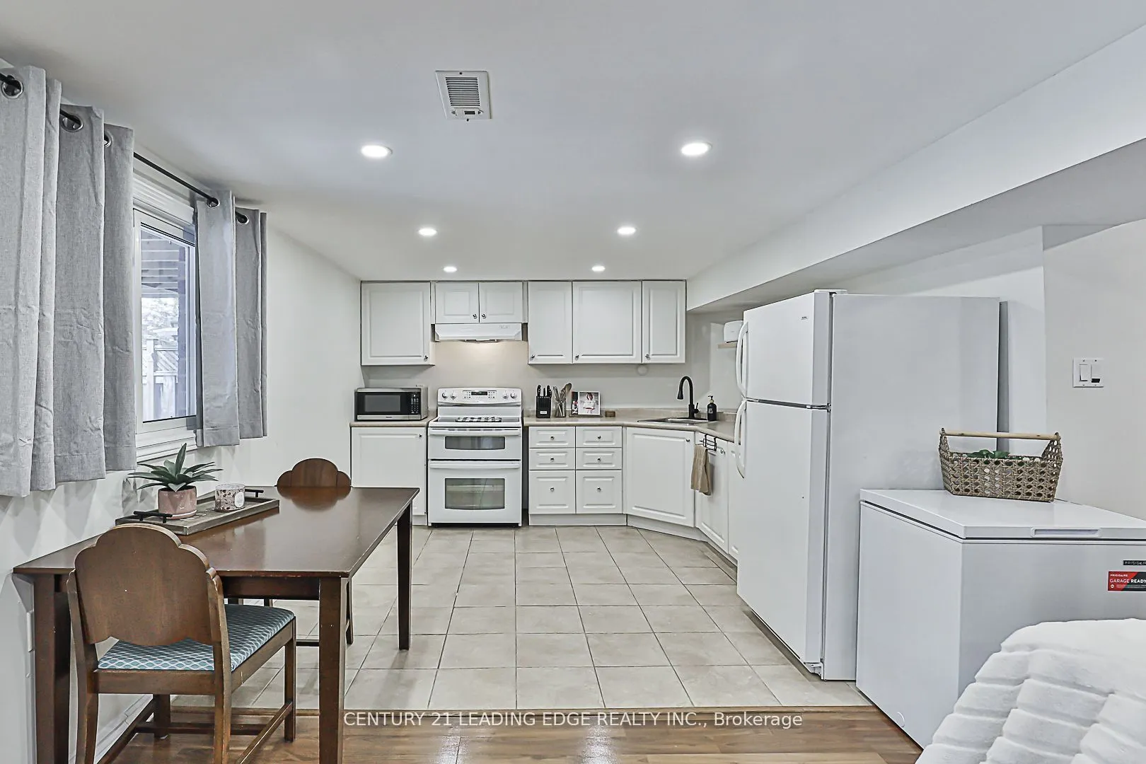 724 Barnes Crescent