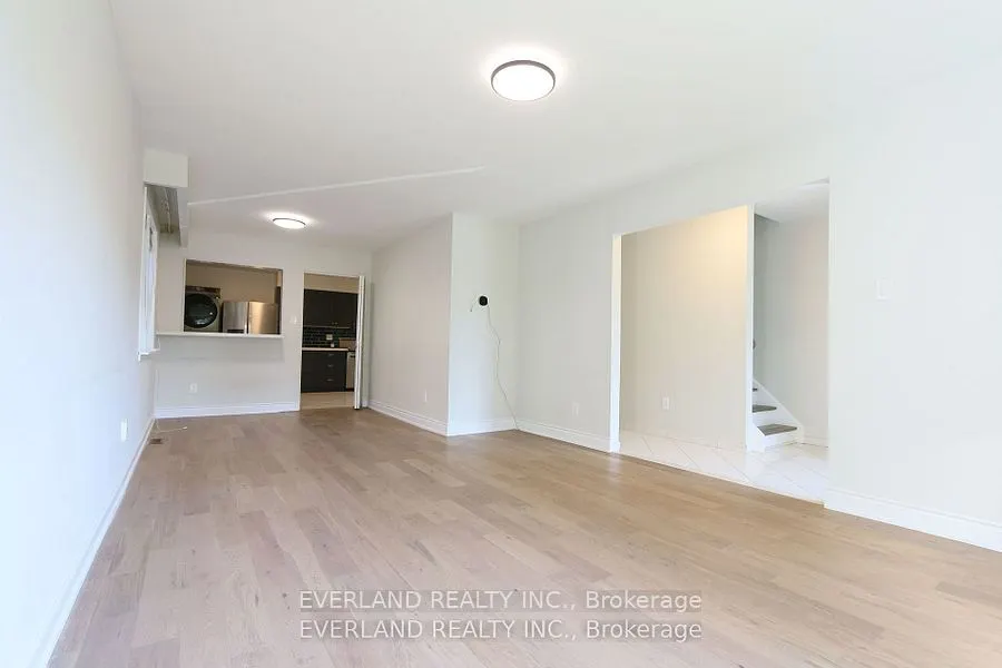 34 Invergordon Avenue, #upper