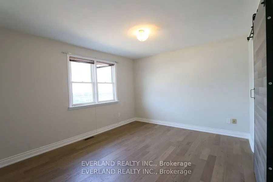 34 Invergordon Avenue, #upper