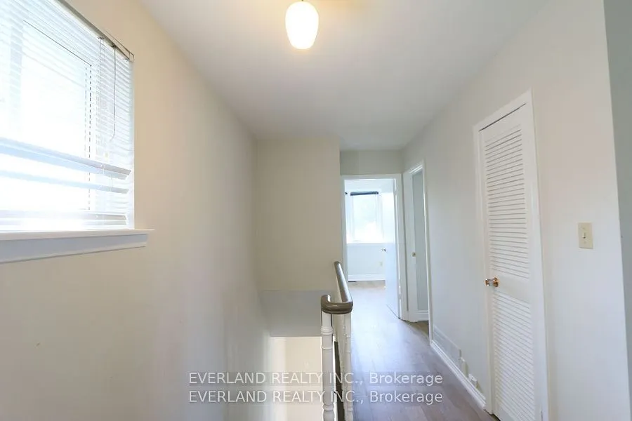 34 Invergordon Avenue, #upper