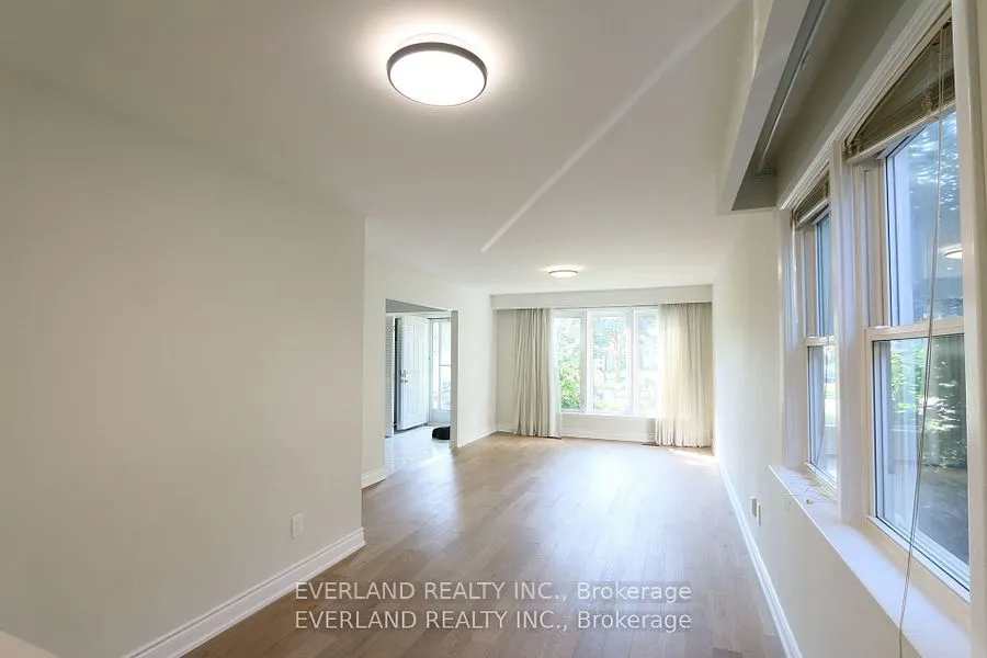 34 Invergordon Avenue, #upper