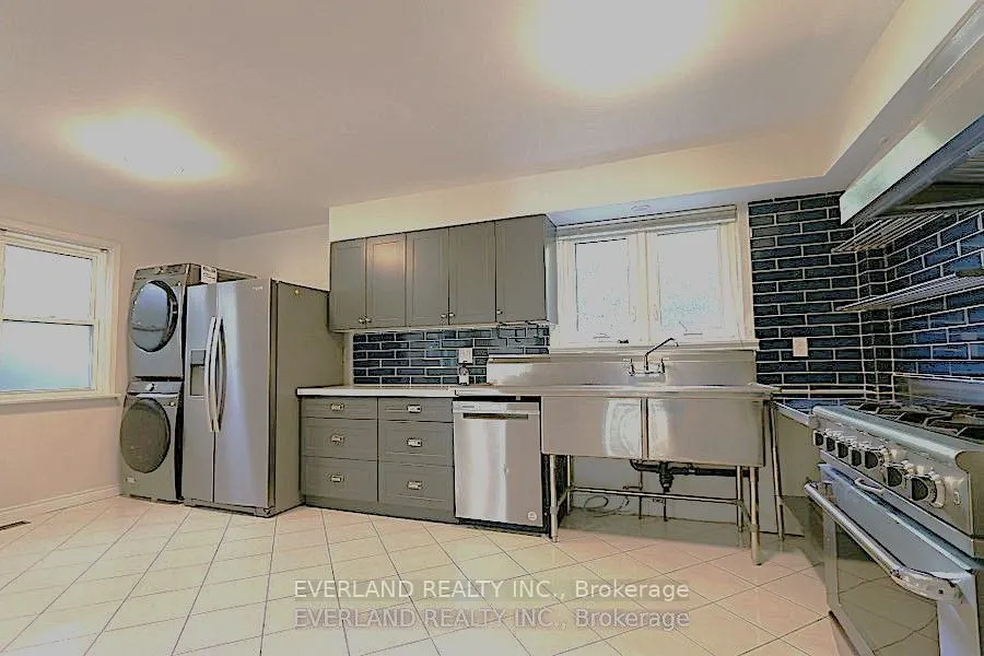 34 Invergordon Avenue, #upper