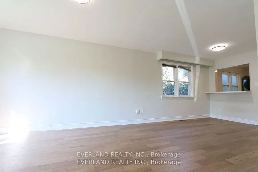 34 Invergordon Avenue, #upper
