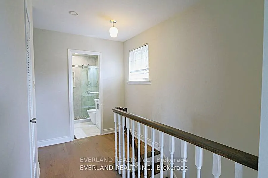 34 Invergordon Avenue, #upper