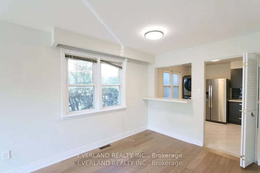34 Invergordon Avenue, #upper