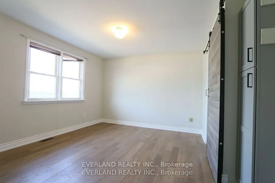 34 Invergordon Avenue, #upper