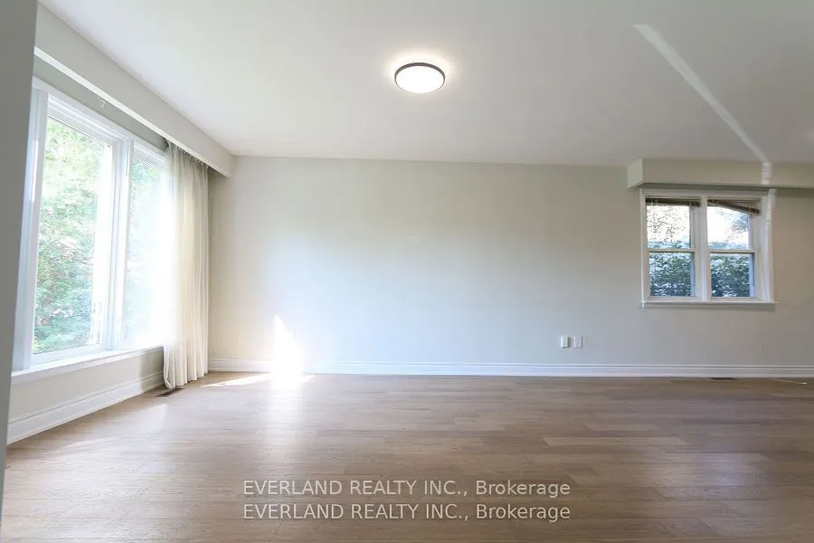 34 Invergordon Avenue, #upper