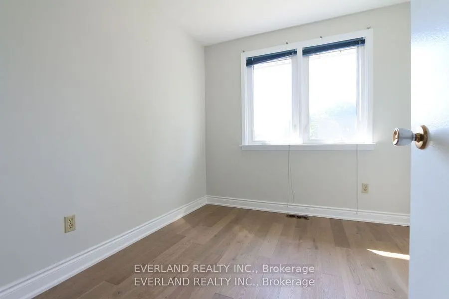 34 Invergordon Avenue, #upper