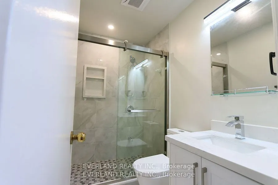 34 Invergordon Avenue, #upper