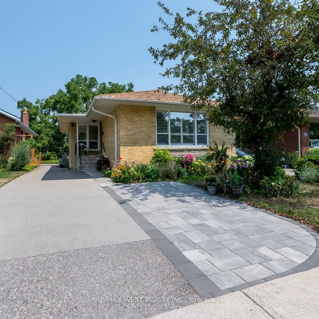 54 Medley Crescent