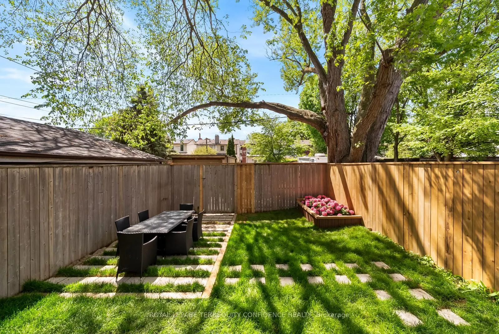 9 Blong Avenue