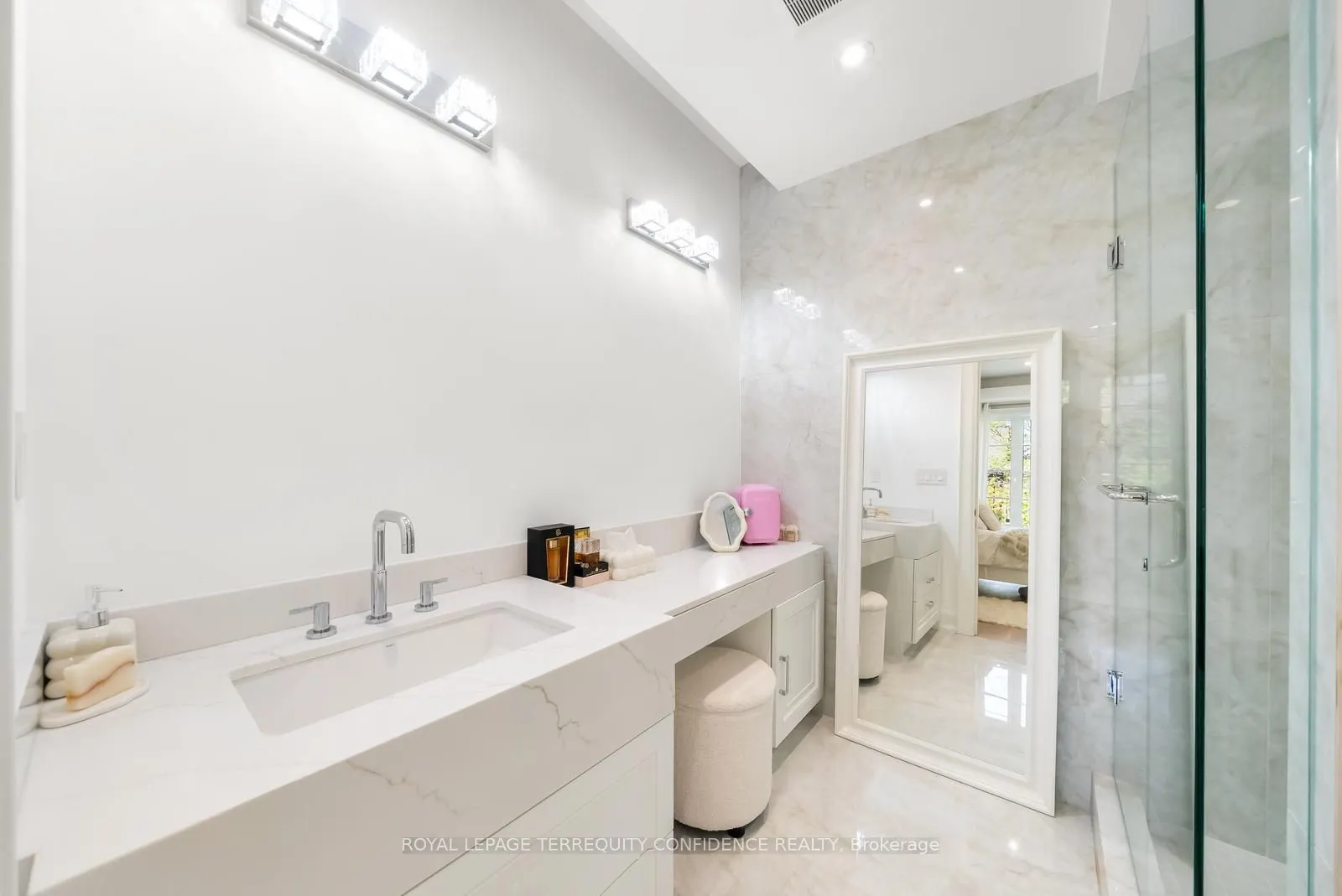 9 Blong Avenue
