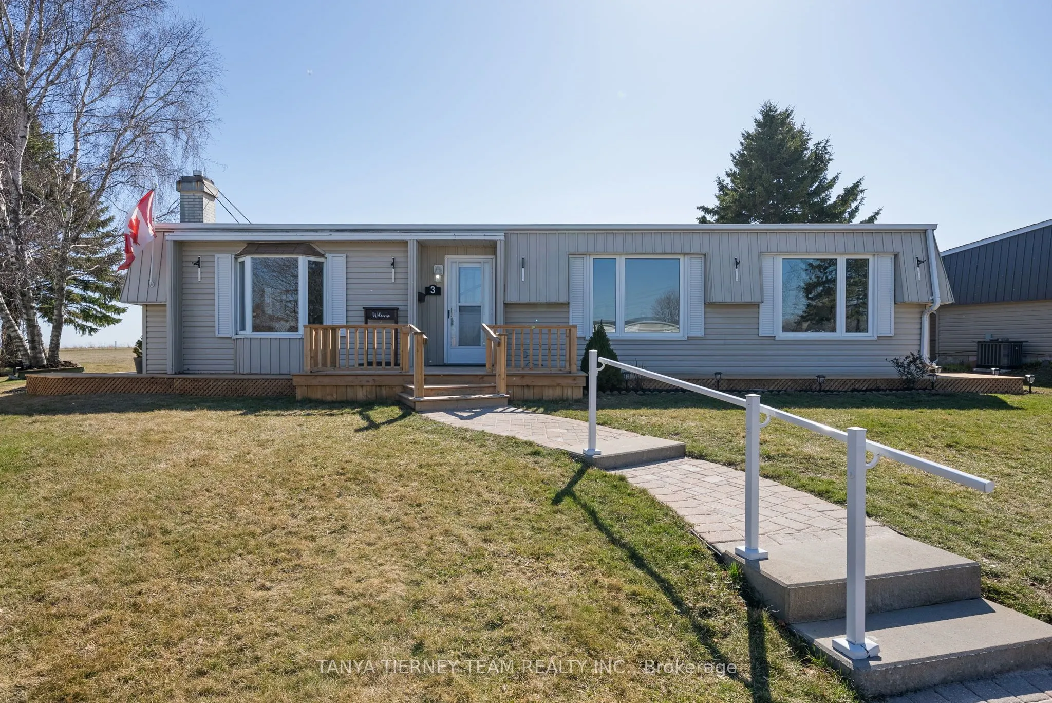 3 Bluffs Road