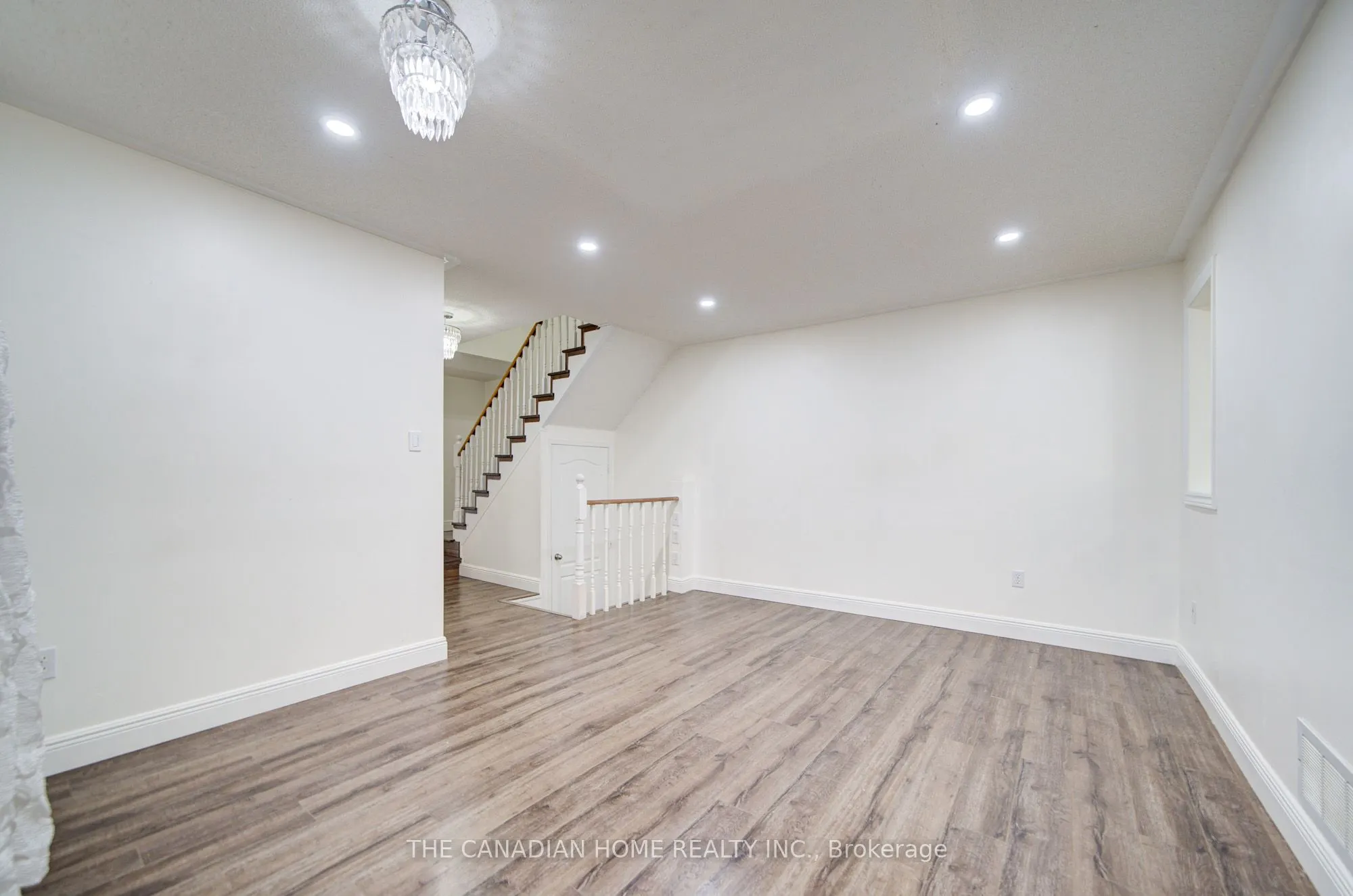 27 Macmillan Avenue