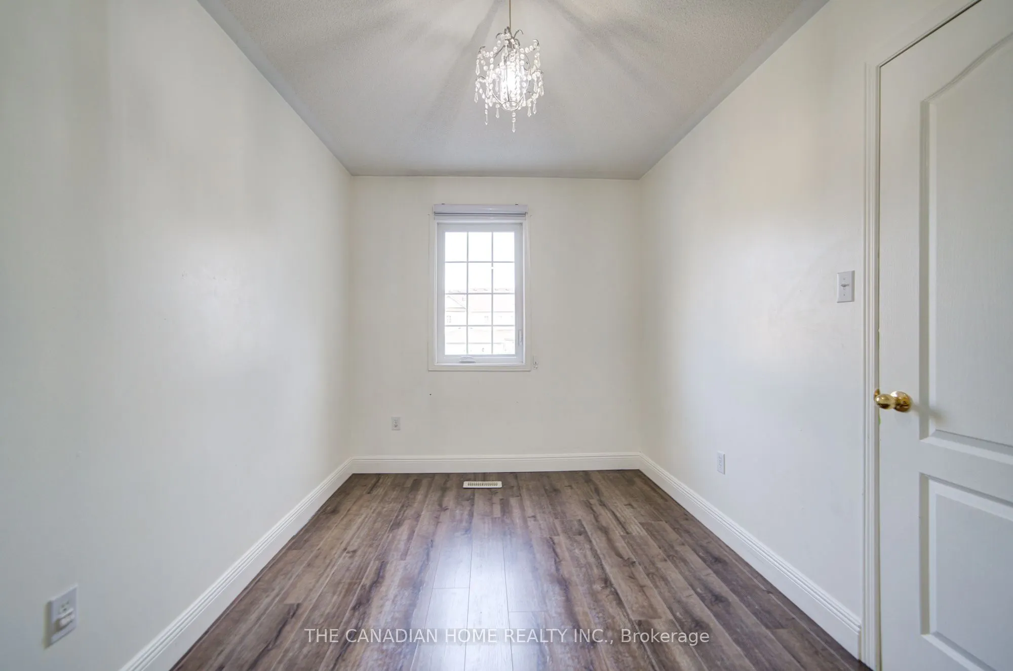 27 Macmillan Avenue