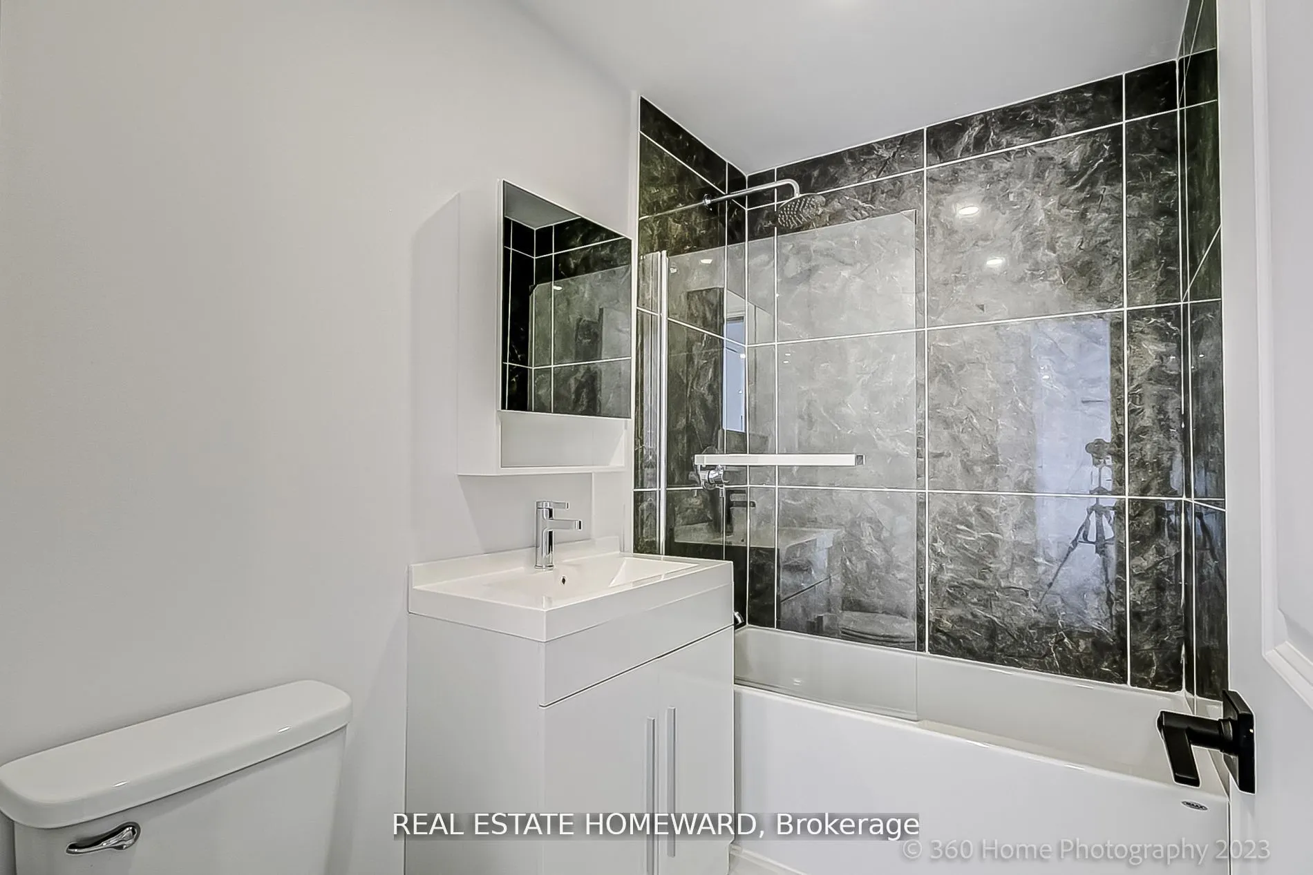 419 Woodbine Avenue, #1