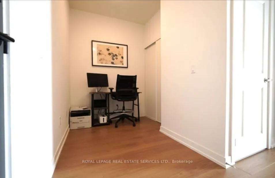 1010 Dundas Street E, #211