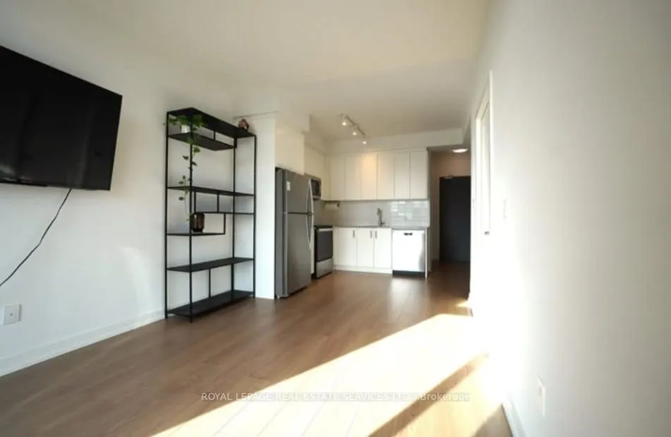 1010 Dundas Street E, #211