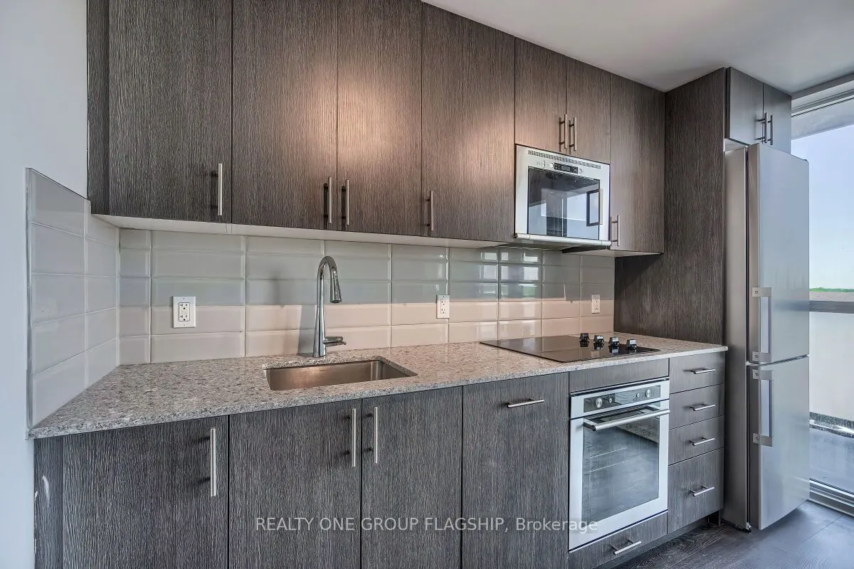 2550 Simcoe Street N, #421