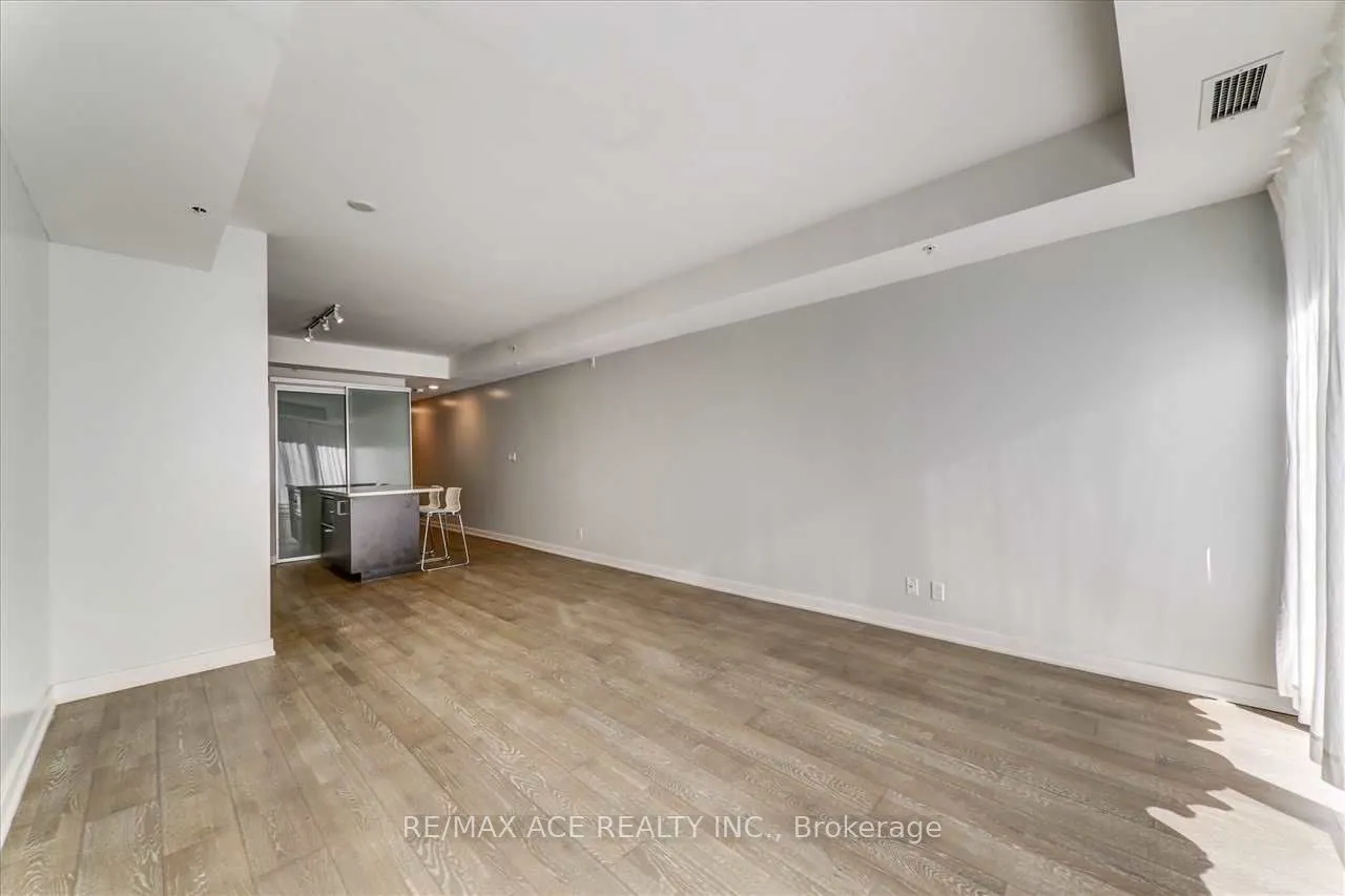 1960 Queens Street, #206