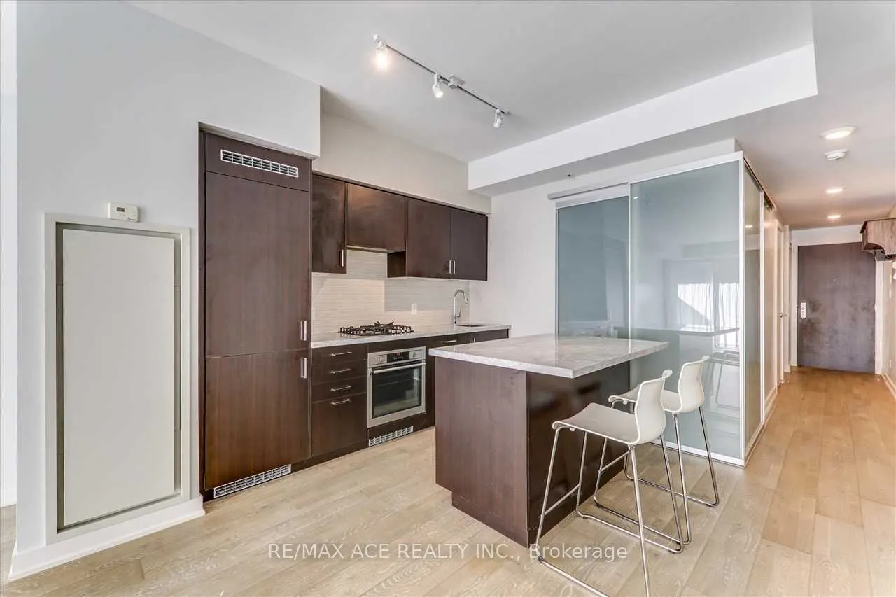 1960 Queens Street, #206