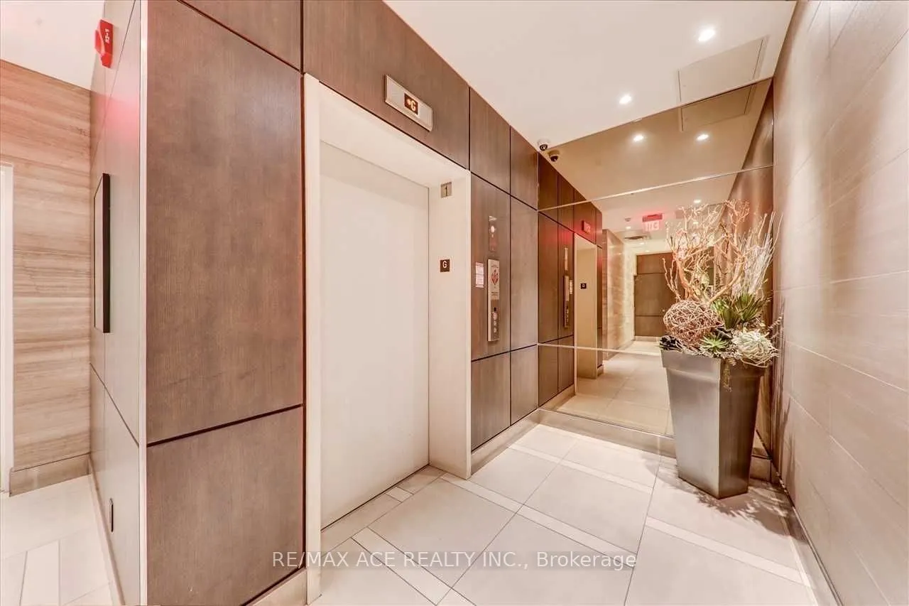 1960 Queens Street, #206