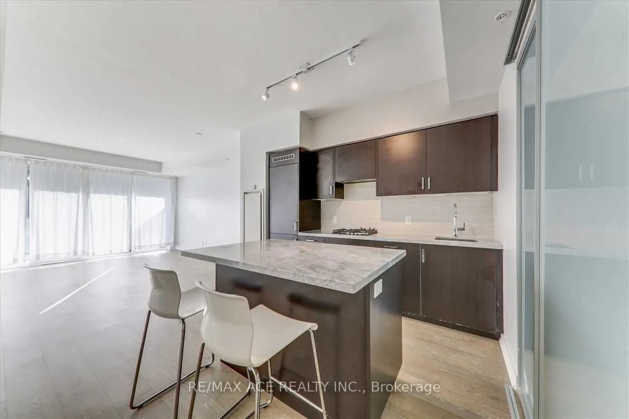 1960 Queens Street, #206