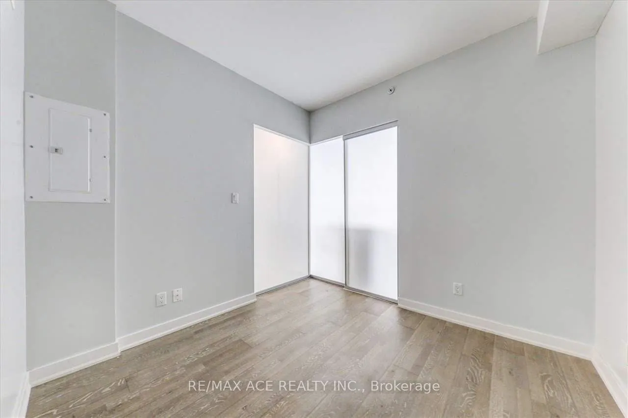 1960 Queens Street, #206