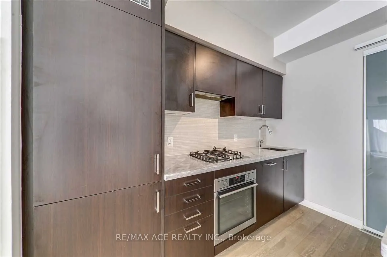 1960 Queens Street, #206