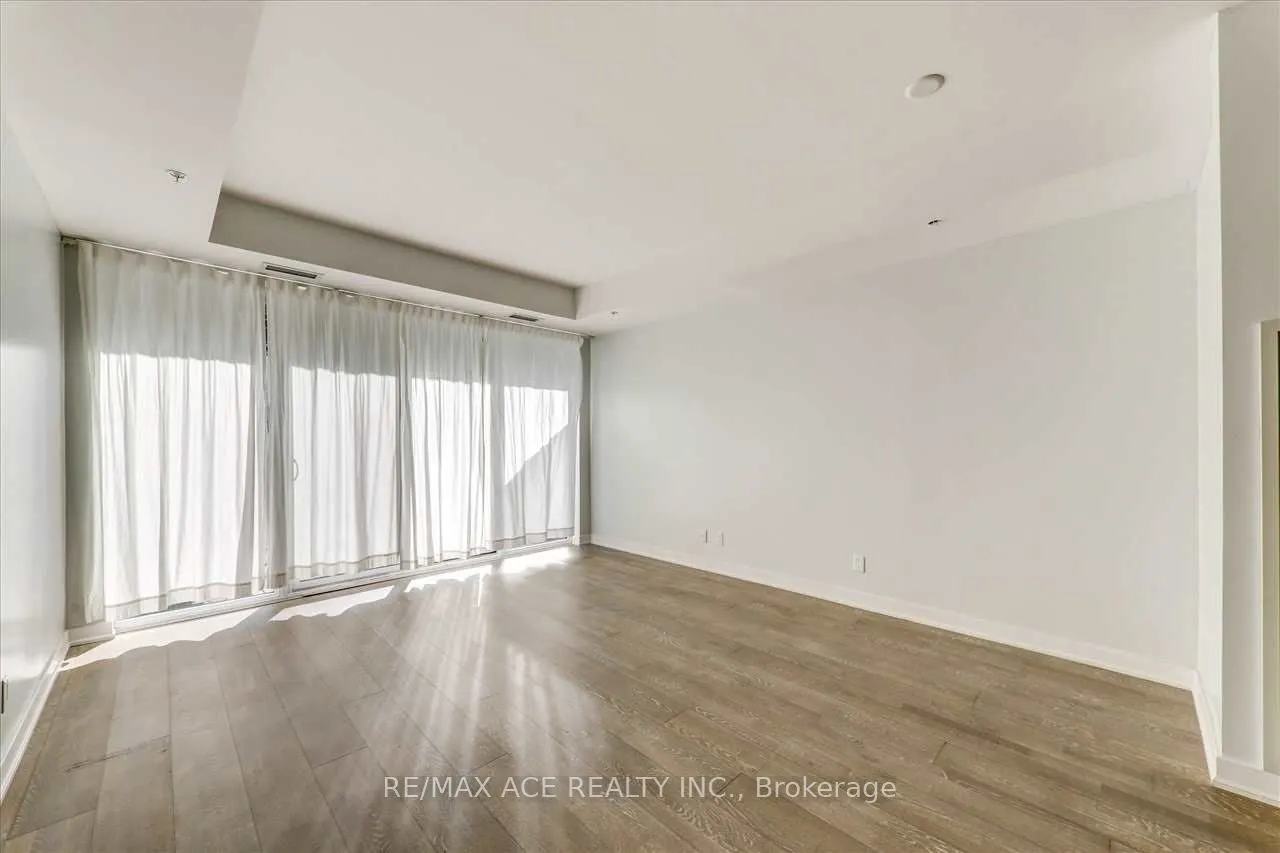 1960 Queens Street, #206