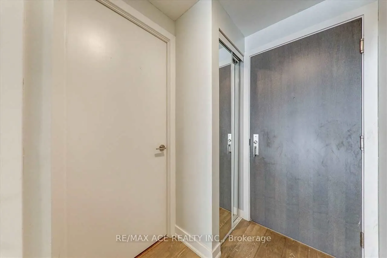 1960 Queens Street, #206