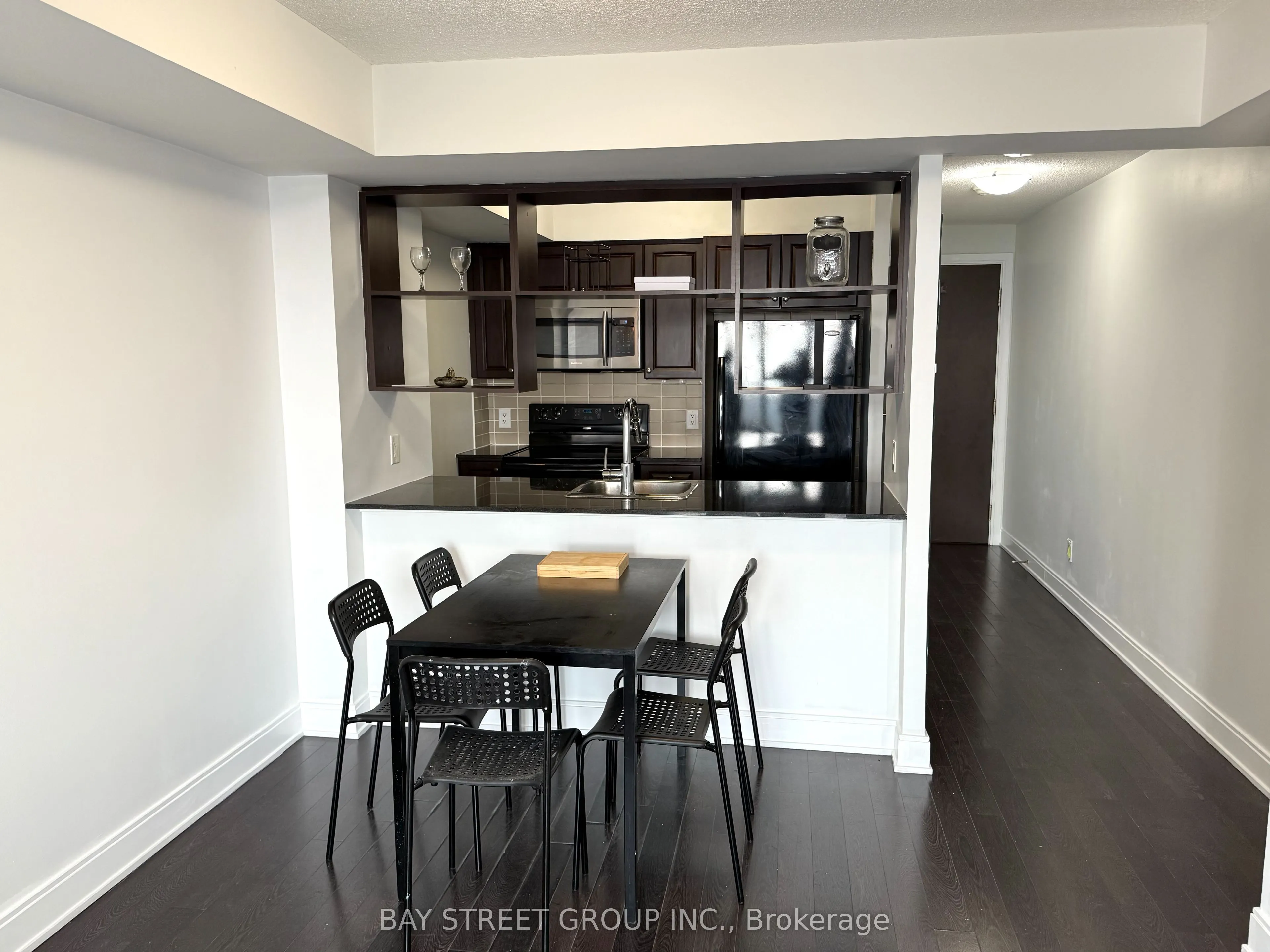 135 Village Green Sq, #2325