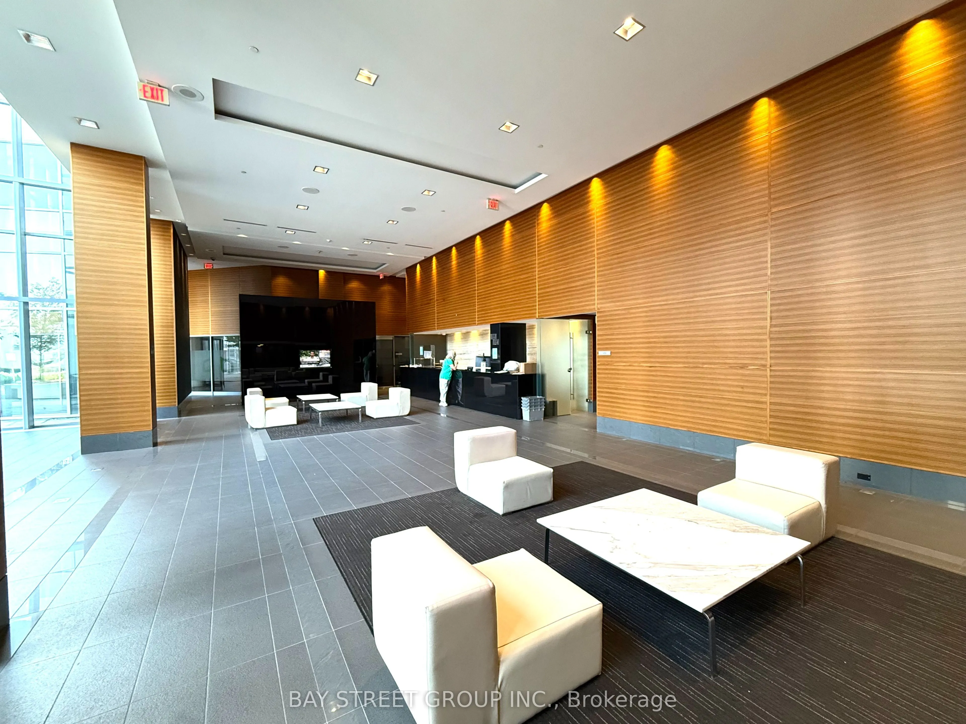 135 Village Green Sq, #2325