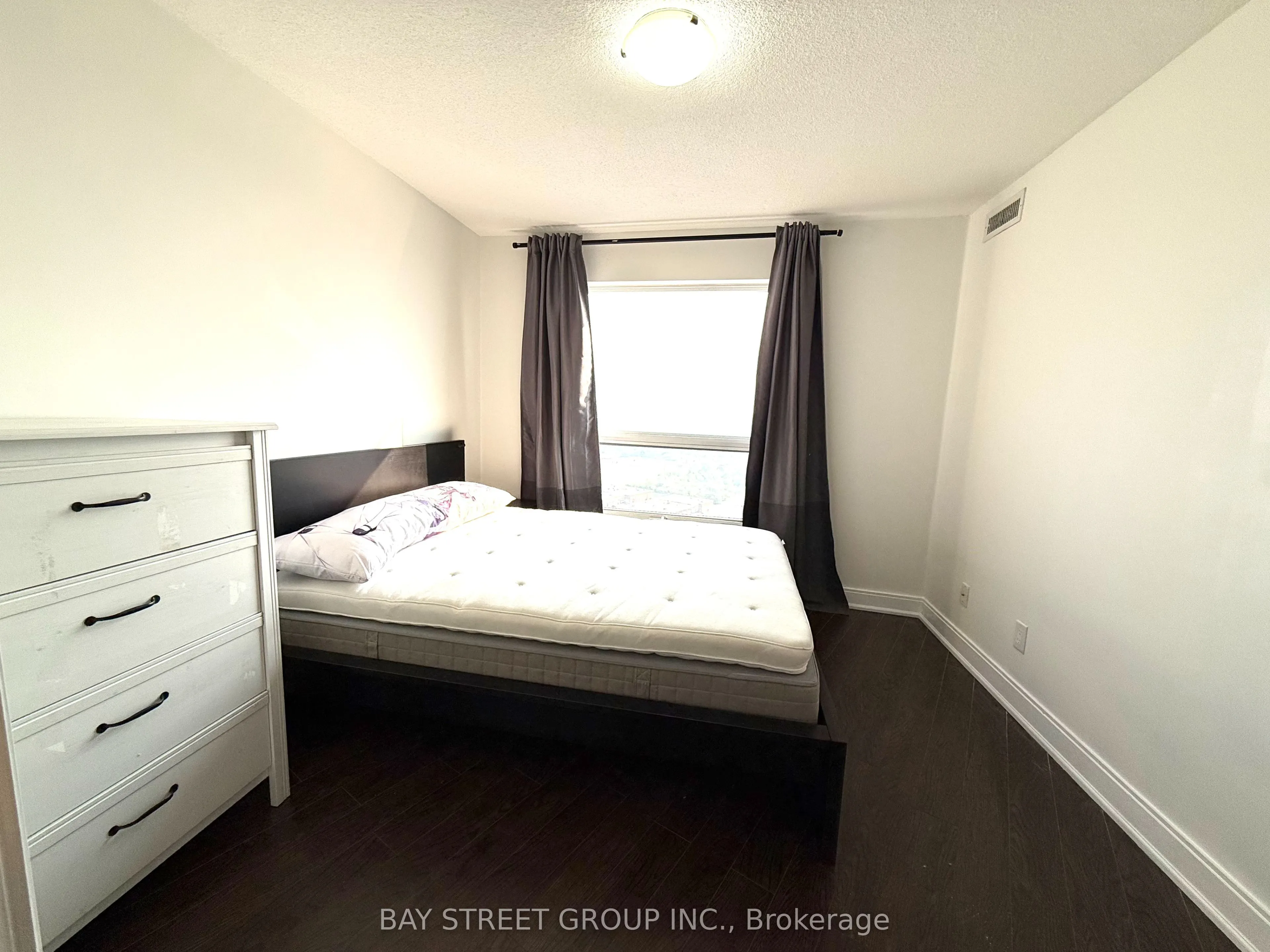 135 Village Green Sq, #2325
