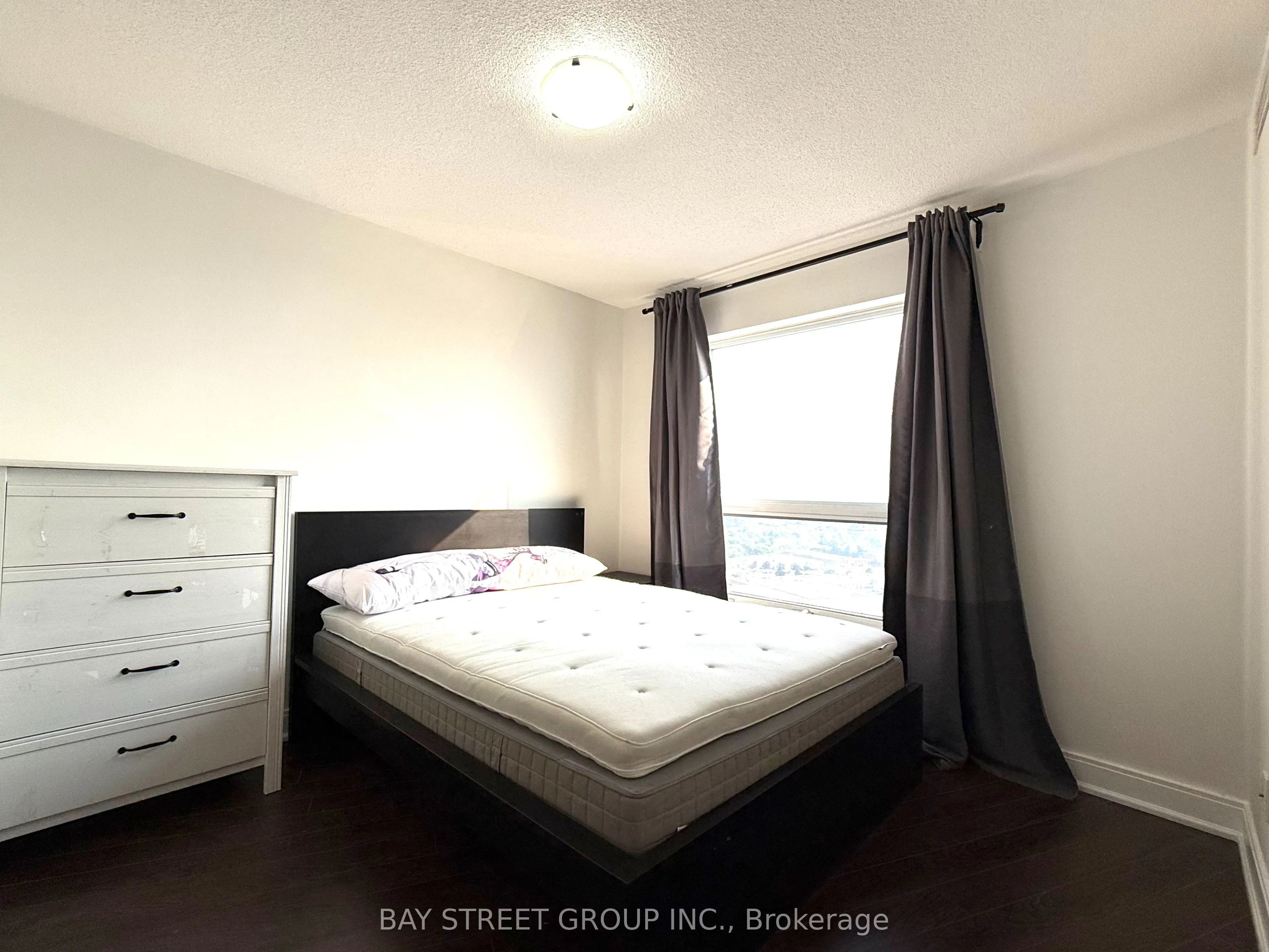 135 Village Green Sq, #2325