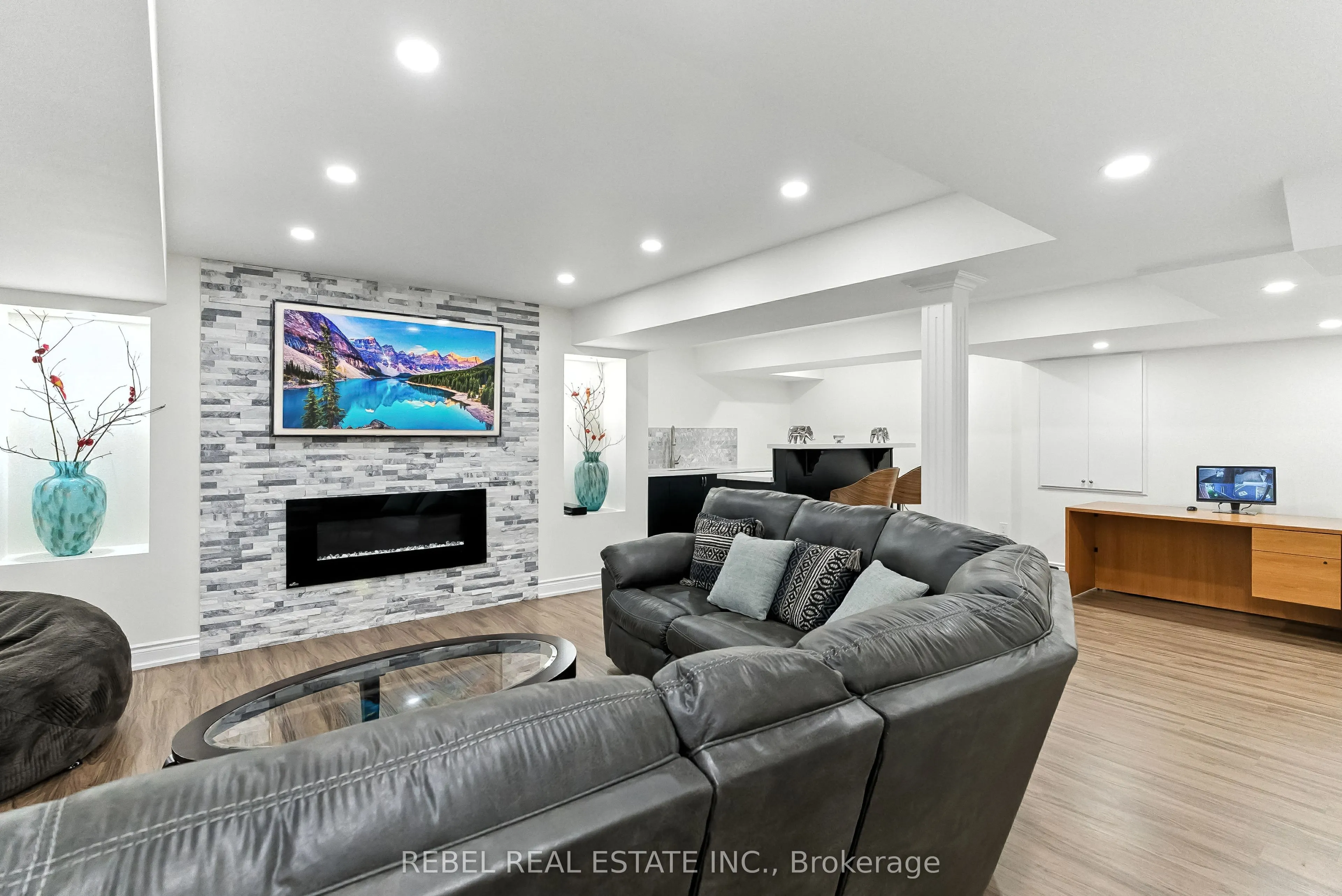 157 Kenneth Cole Drive