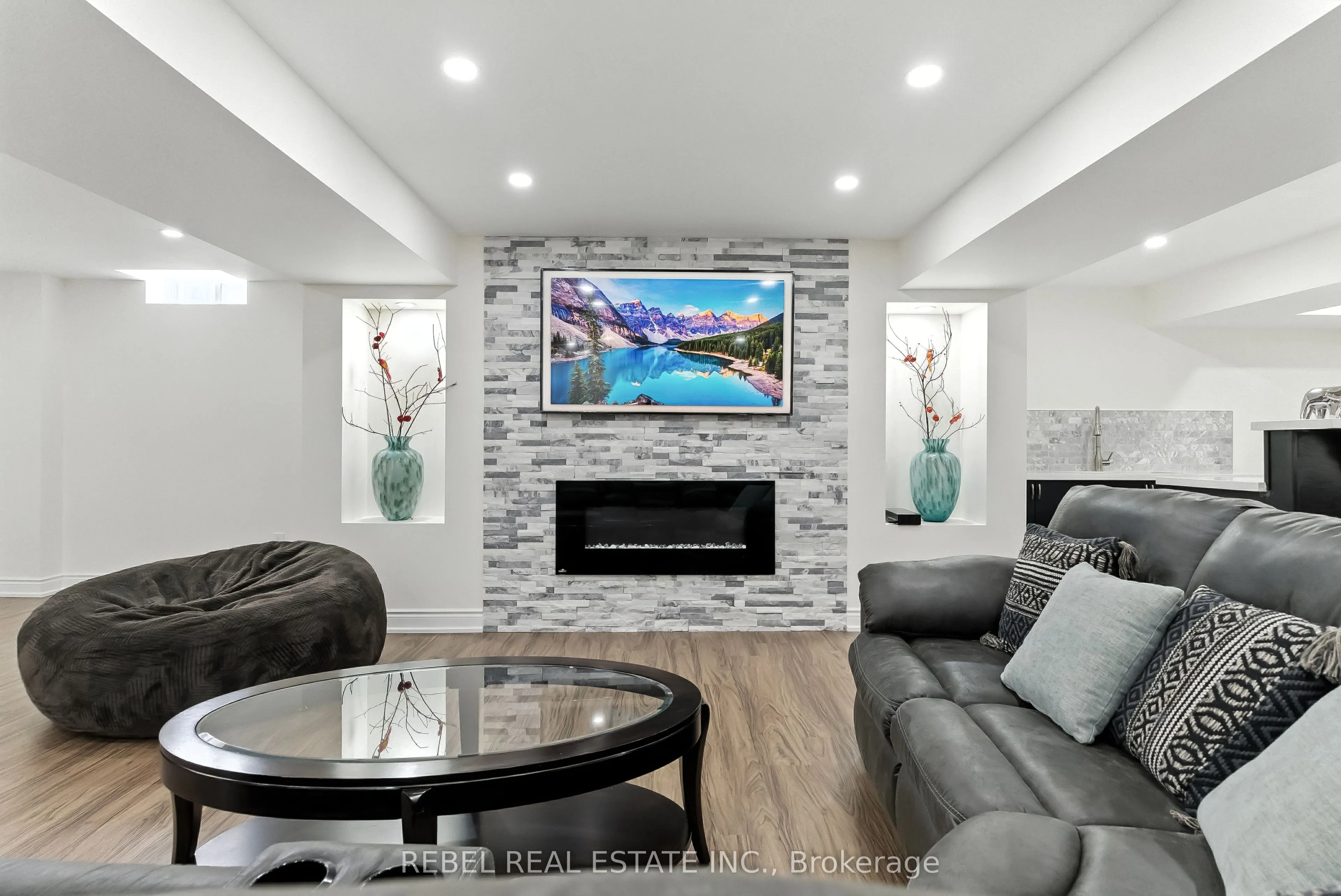157 Kenneth Cole Drive