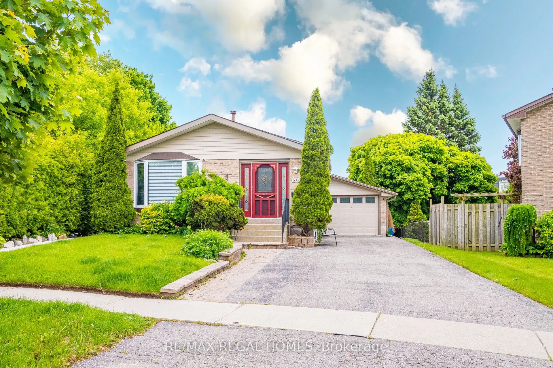 635 Capilano Crescent