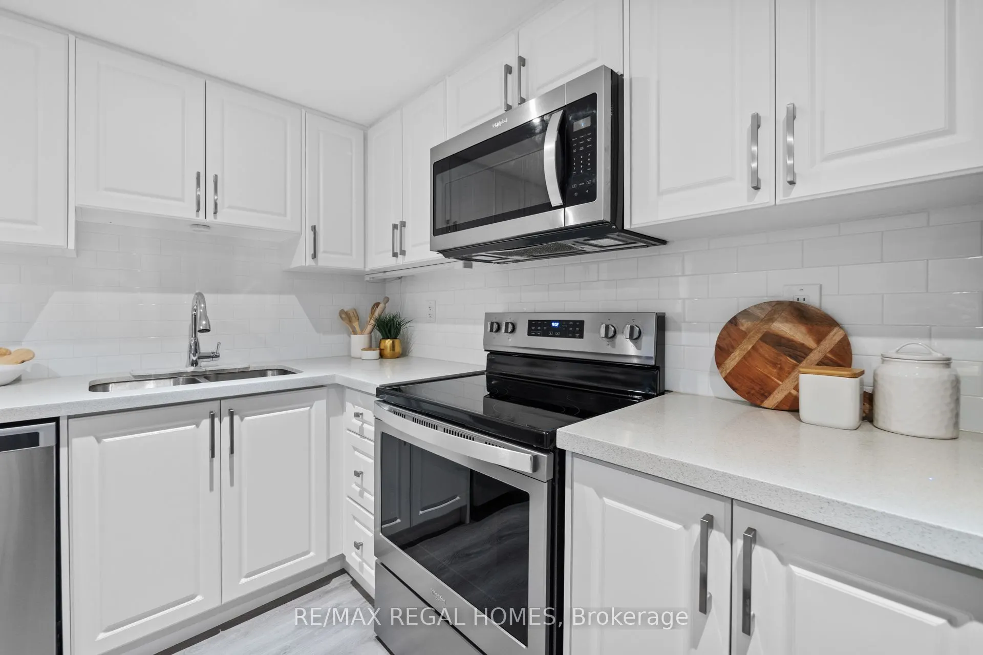 635 Capilano Crescent